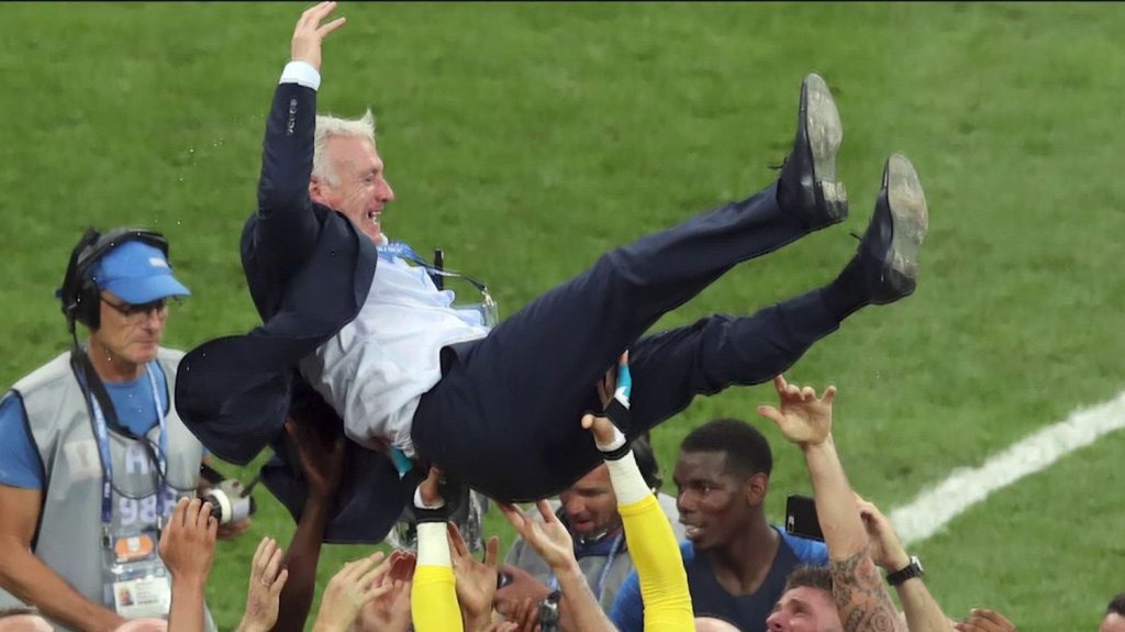 Equipe de France : Didier Deschamps raccroche en 2026
Il estime avoir fait son temps et avoir accompli sa mission. Didier Deschamps, le sélectionneur de l'Équipe de France, a annoncé qu’il partirait à l’issue de la Coupe du monde 2026, après quatorze ans à la tête des Bleus.
