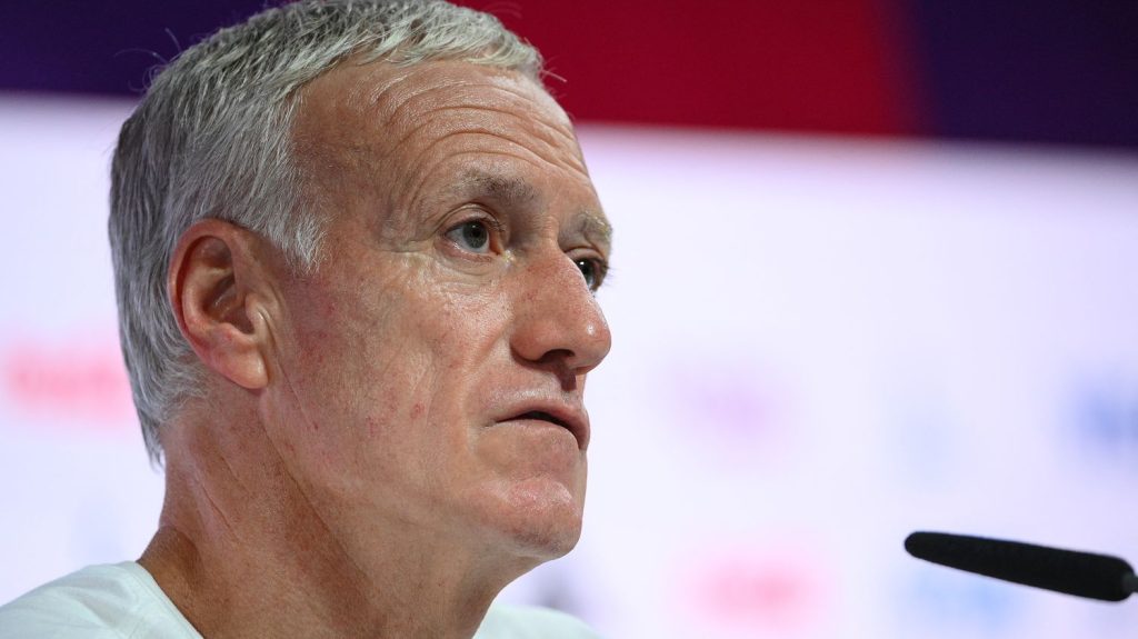 Le sélectionneur des Bleus, Didier Deschamps, quittera la tête de l'équipe de France de football après la Coupe de monde de 2026
(nouvelle fenêtre)
Le patron des Bleus ne briguera pas une nouvelle prolongation de son contrat à l'issue de la Coupe du monde 2026, a appris mardi la direction des sports de Radio France de source proche du dossier.
