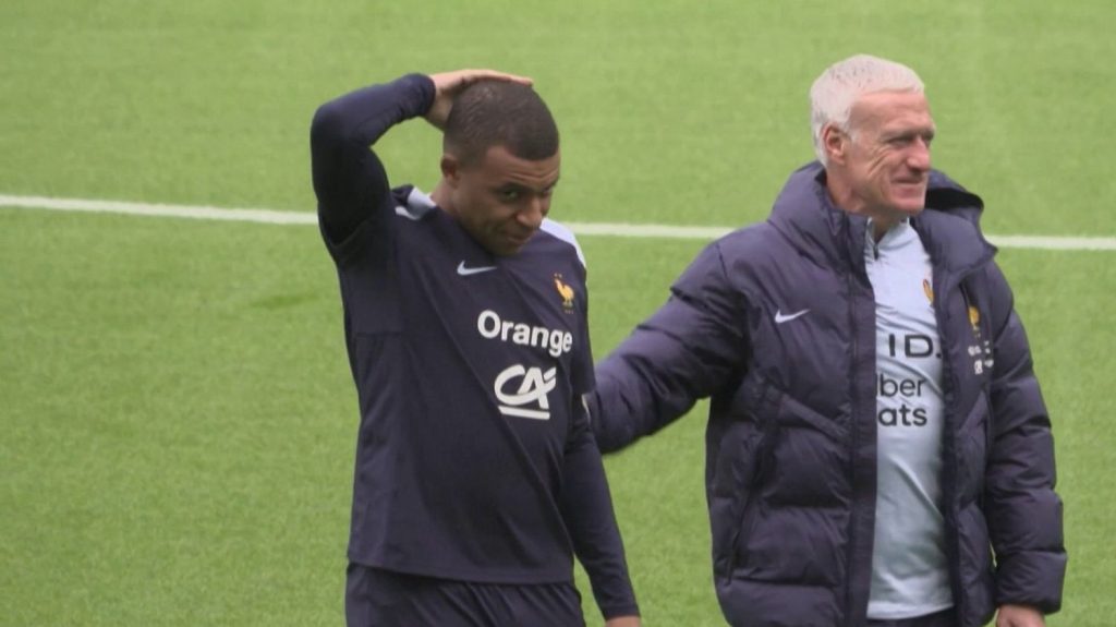 Football : Didier Deschamps quittera les Bleus après le mondial de 2026
Didier Deschamps, sur le banc des Bleus depuis 2012, a annoncé, mercredi 8 janvier, qu'il quittera ses fonctions de sélectionneur de l'équipe de France après la Coupe du Monde de 2026.