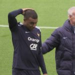 Football : Didier Deschamps quittera les Bleus après le mondial de 2026
Didier Deschamps, sur le banc des Bleus depuis 2012, a annoncé, mercredi 8 janvier, qu'il quittera ses fonctions de sélectionneur de l'équipe de France après la Coupe du Monde de 2026.