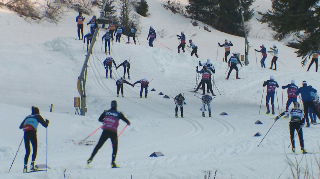 Coupe du monde de ski : engouement international à la station des Rousses
La skieuse Emma Ribom, médaillée d'or en sprint par équipe en 2023, revient en compétition à la Coupe du monde aux Rousses, où participent 240 athlètes de 26 pays.