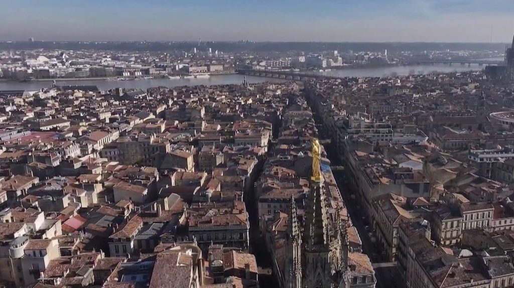 Bordeaux : une visite qui mêle histoire et gourmandise
Le 13 h en week-end se rend à Bordeaux, en Gironde, dimanche 19 janvier, pour une escapade historique et gastronomique.