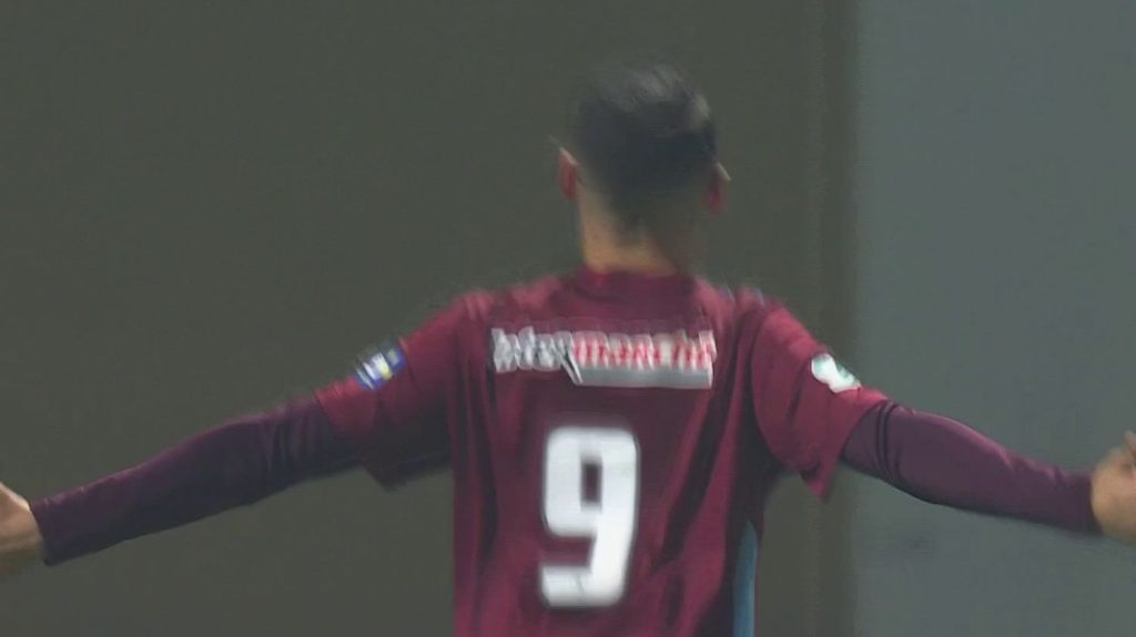Coupe de France : Bourgoin-Jallieu crée l’exploit face à Lyon
Les amateurs du club isérois ont réalisé un exploit le soir du mercredi 15 janvier 2025. Ils ont éliminé l’Olympique lyonnais, un club de Ligue 1. La victoire a été remportée aux tirs au but par le club de National 3.