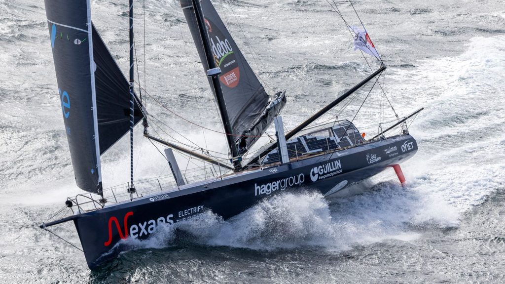 "Il y a deux Vendée Globe" estime Fabrice Amedeo, qui vient de passer le cap Horn en avant-dernière position
Le skipper français qui réalise des prélèvement scientifiques tout au long de son tour du monde, a encore un bon tiers de course à parcourir.