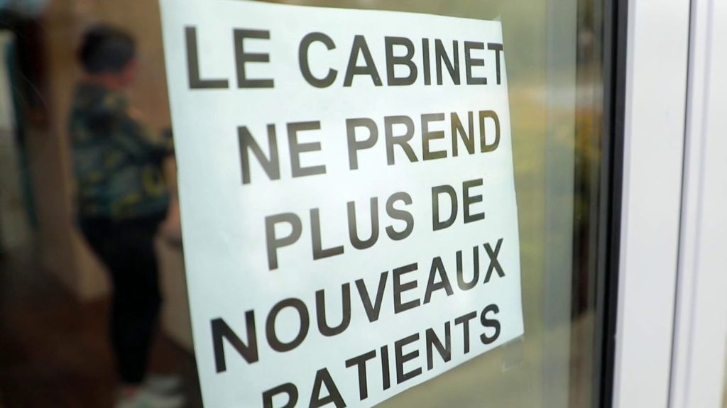 Pénurie de médecins : la Bretagne va former plus de dentistes
La France souffre d’un déficit de médecins, plus particulièrement de dentistes. Pour pallier cette pénurie, la faculté dentaire de Brest (Finistère) a décidé de former 40 % d’étudiants supplémentaires l’an prochain.