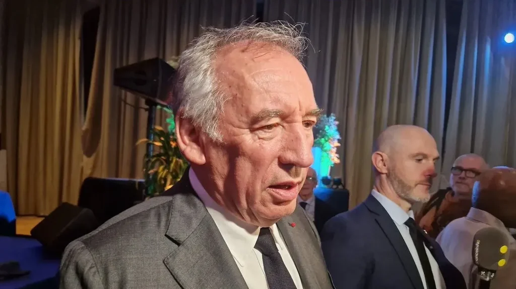 "Je serai là toutes les semaines", assure François Bayrou, en marge de ses vœux à Pau
"Je ne suis pas très fatigable, je suis en pleine forme", a affirmé le Premier ministre.