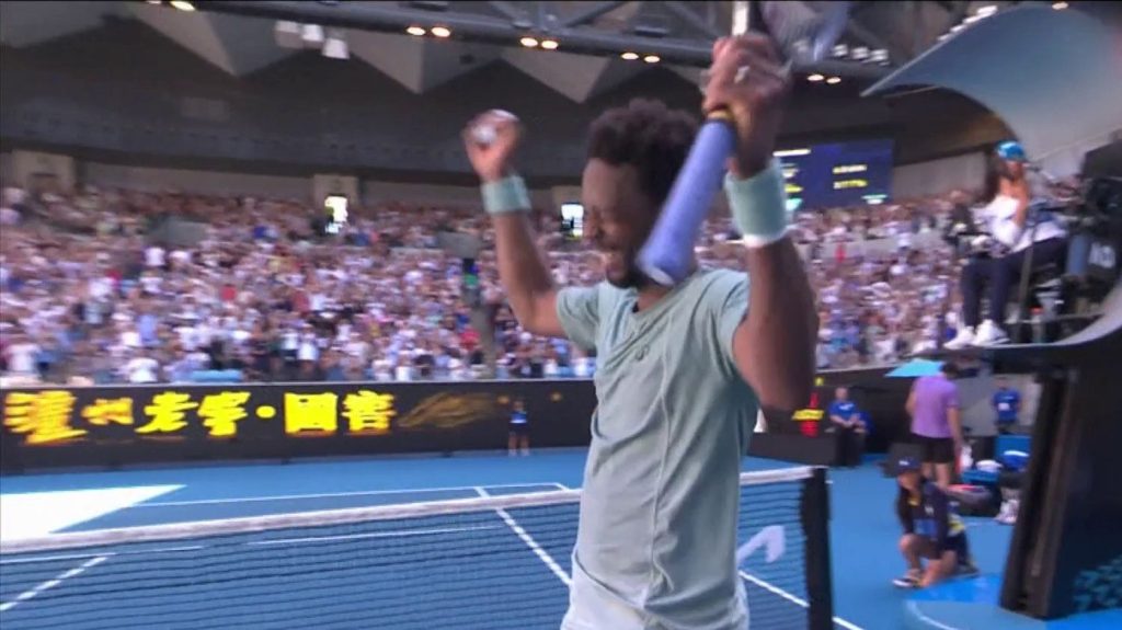 Tennis : à 38 ans, Gaël Monfils impressionne
À 38 ans Gaël Monfils enchaîne les succès. Le Français s'est qualifié pour les huitièmes de finale de l'Open d'Australie, en renversant Taylor Fritz.