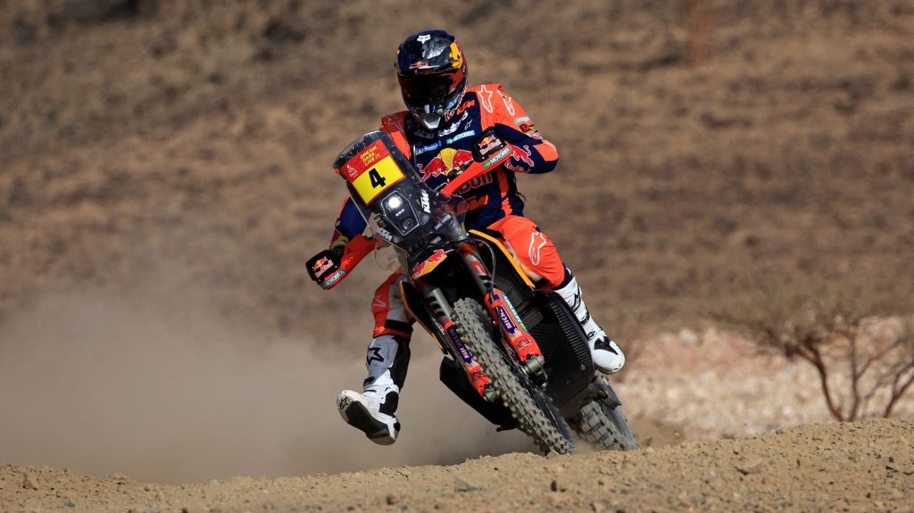 Dakar 2025 : retour victorieux pour Henk Lategan en auto, Daniel Sanders s'impose en moto... Ce qu'il faut retenir du prologue
Forfait en 2024, le pilote sud-africain a signé, vendredi, le meilleur temps du prologue autour de Bisha (Arabie Saoudite), au sud-ouest du pays, dans la catégorie auto.
