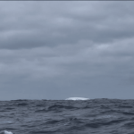 Vendée Globe : un iceberg "gros comme un cargo" fait peur aux concurrents
Alors que le Vendée Globe se poursuit, plusieurs navigateurs ont filmé ce jeudi 2 janvier un événement aussi inattendu qu’effrayant : la présence d’un immense iceberg sur leur route.