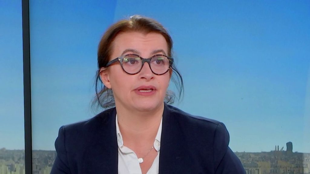 Fortune des milliardaires : Cécile Duflot, présidente d'Oxfam, dénonce "une liaison incestueuse et très dangereuse entre les super-fortunes et la démocratie"
L'ONG Oxfam dresse un constat édifiant sur l'enrichissement des dix plus grosses fortunes du monde, qui ont chacun gagné 100 millions de dollars supplémentaires en moyenne en 2024. Sa présidente, Cécile Duflot, s'inquiète des résultats de ce rapport dans le "11h/13h" du lundi 20 janvier.