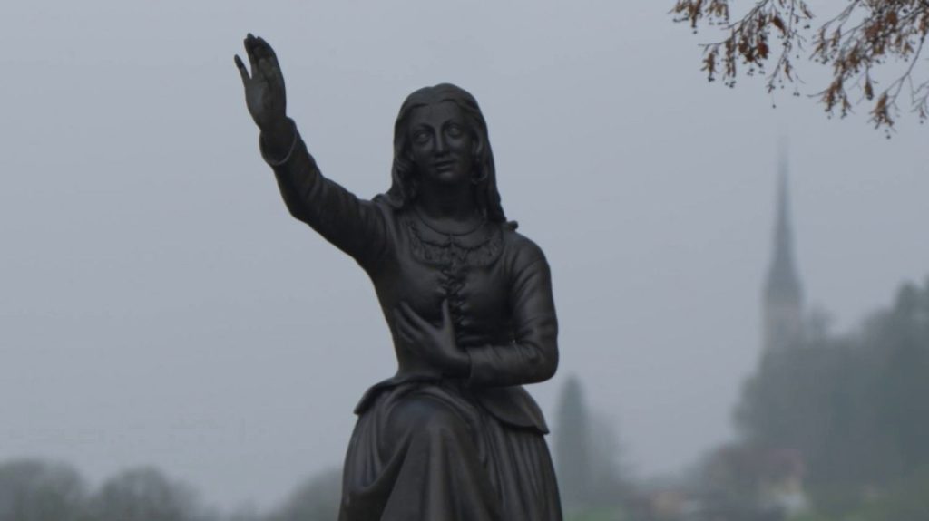 Vosges : sur les traces de Jeanne d'Arc
Le "13 Heures" du mercredi 8 janvier vous emmène à Domrémy-la-Pucelle, dans les Vosges, découvrir la maison où a grandi la célèbre Jeanne d'Arc.