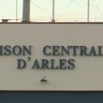 Prise d’otage à la prison d’Arles : les membres du personnel ont tous été libérés
Après avoir été pris en otage par un détenu, vendredi 3 janvier, cinq membres du personnel de la prison d'Arles (Bouches-du-Rhône) ont finalement été libérés au bout de cinq heures. L’enquête a été confiée à la brigade de répression du banditisme à Marseille.