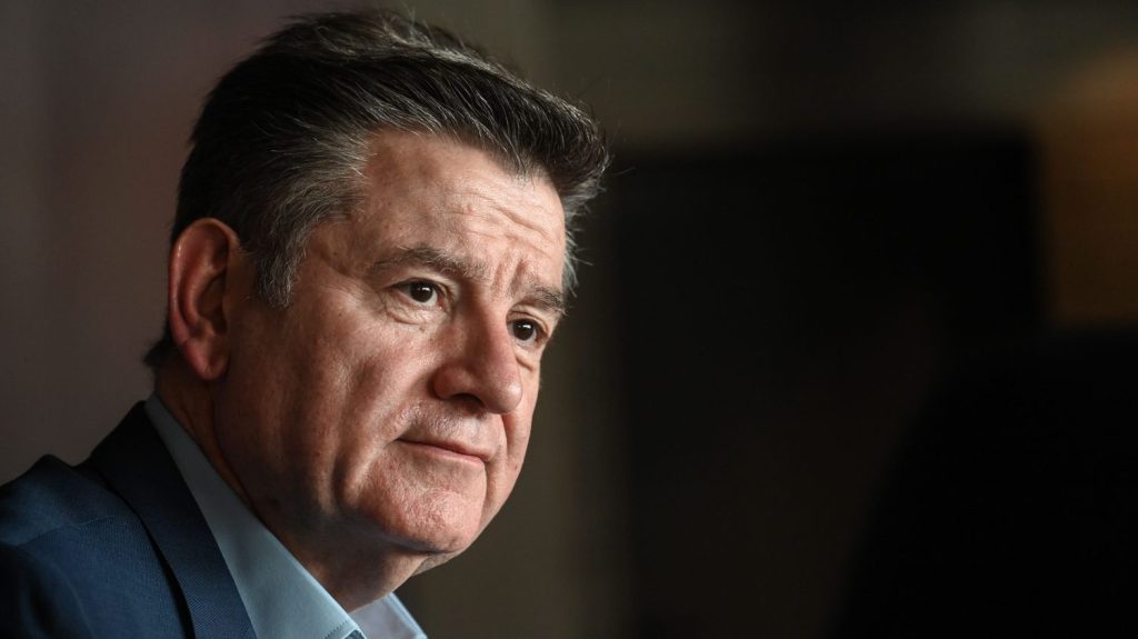Pas d'allègement de contrôle judiciaire pour le maire du Barcarès, dans les Pyrénées-Orientales, toujours interdit de se rendre dans sa commune
Mis en examen notamment pour "corruption", Alain Ferrand ne pourra assister à la cérémonie des vœux à la population prévue le 31 janvier prochain.