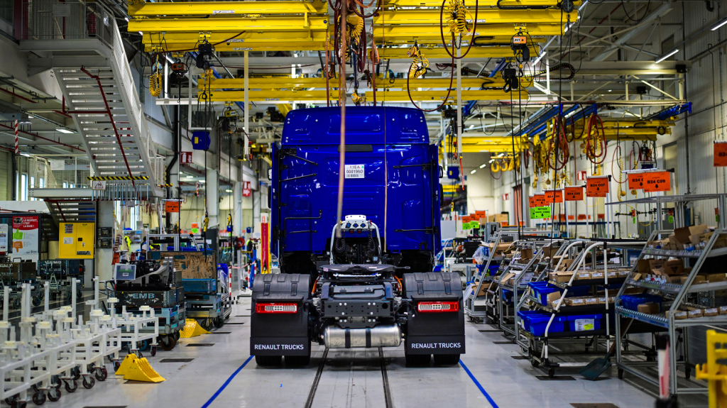 Après l'automobile, le marché de la vente de camions souffre à son tour de la crise
Le marché français des poids lourds pâtit de la faible croissance économique et s’inquiète pour son avenir à court terme.