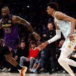 Basket : nouveaux formats, streaming et réseaux sociaux... Comment la NBA se réinvente pour contrer une baisse d'audience TV
La ligue de basket américaine, qui pose ses valises à Paris pour deux matchs cette semaine, a subi des pertes d'audience à la télévision, mais continue d'être hyper attractive, notamment sur les réseaux sociaux.