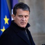 Un nouveau recensement va être mené à Mayotte "avec l'Insee et les maires", annonce Manuel Valls
Le ministre des Outre-mer pense que l'estimation officielle de la population de l'archipel, 321 000 habitants, sous-estime l'immigration illégale, même si l'Insee assure la prendre en compte.