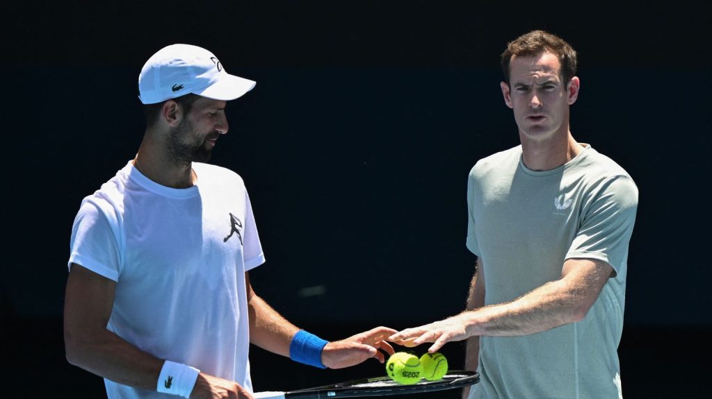 Open d'Australie : fraîchement recruté comme entraîneur, que peut apporter Andy Murray à Novak Djokovic ?
L'Écossais, tout juste retraité, a été recruté par Novak Djokovic fin novembre afin de rejoindre son équipe. L'entrée en lice du Serbe à Melbourne, lundi, sera le premier match officiel de leur collaboration.