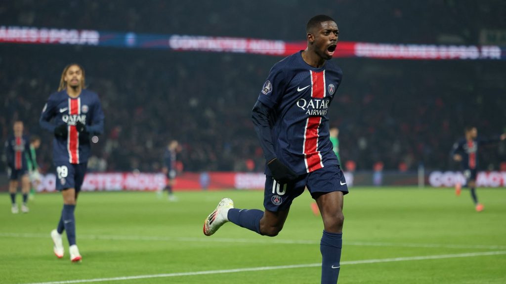 Ligue 1 : porté par un doublé d’Ousmane Dembélé, le PSG domine Saint-Étienne et conforte sa place de leader
Les Parisiens ont décroché une 13e victoire cette saison en Ligue 1 en s’imposant face aux Verts, dimanche soir.