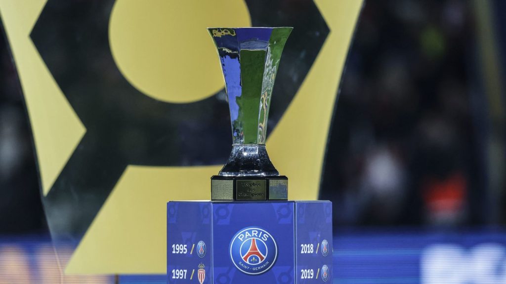 Football : pourquoi le Trophée des champions se joue-t-il à l’étranger ?
L’affiche entre le Paris Saint-Germain, champion de France en titre et vainqueur de la Coupe de France, et Monaco, son dauphin, se dispute au Qatar, dimanche après-midi.
