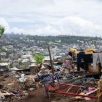 Mayotte en pré-alerte avant la tempête tropicale Dikeledi : "C'est un événement qui nous inquiète", reconnaît le maire de Mamoudzou
Une pré-alerte cyclonique a été déclenchée vendredi à Mayotte à l'approche de la tempête tropicale Dikeledi, qui devrait passer dimanche près du petit archipel dévasté mi-décembre par le cyclone Chido, où les habitants constituent des réserves en prévision de nouvelles perturbations.