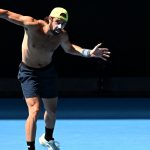 Open d'Australie : comment les joueurs et leurs staffs prennent en compte les risques liés à l'exposition au soleil
Tout au long de la saison, le circuit suit le soleil, ce qui n'est pas sans risque notamment vis-à-vis du cancer de la peau pour les joueurs et leurs staffs, eux aussi très exposés en tribune.