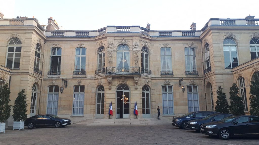 Budget 2025 : la ministre du Travail propose une contribution de certains retraités, "une position personnelle" tempère Matignon
Matignon temporise après une déclaration polémique de la ministre du Travail, Astrid Panosyan-Bouvet, mardi.