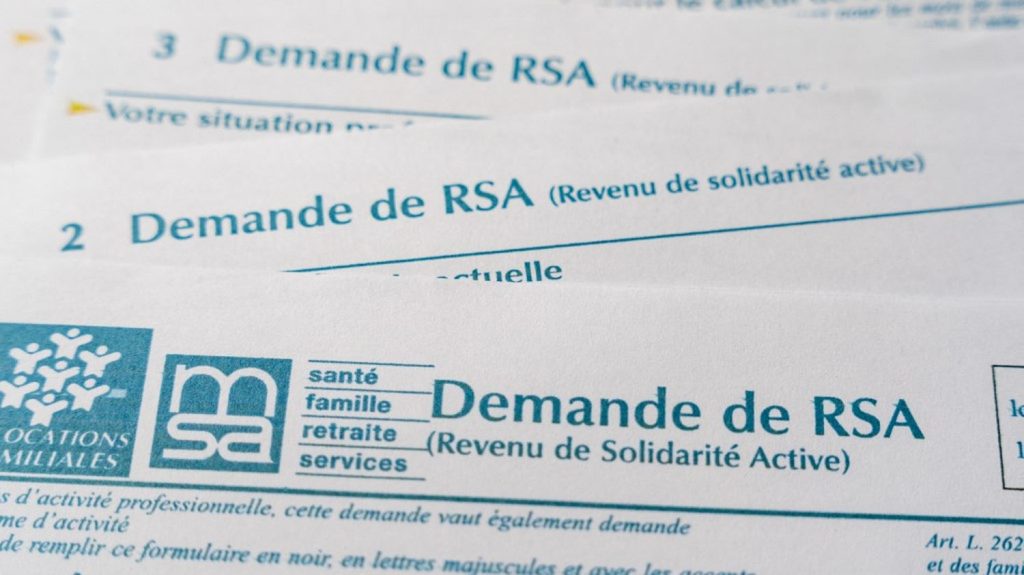 Ce qu'il faut savoir sur la réforme du RSA, généralisée à partir du 1er janvier 2025
La réforme du revenu de solidarité active, expérimentée depuis plus d'un an, va être généralisée aux quelque 1,8 million de bénéficiaires de cette aide.