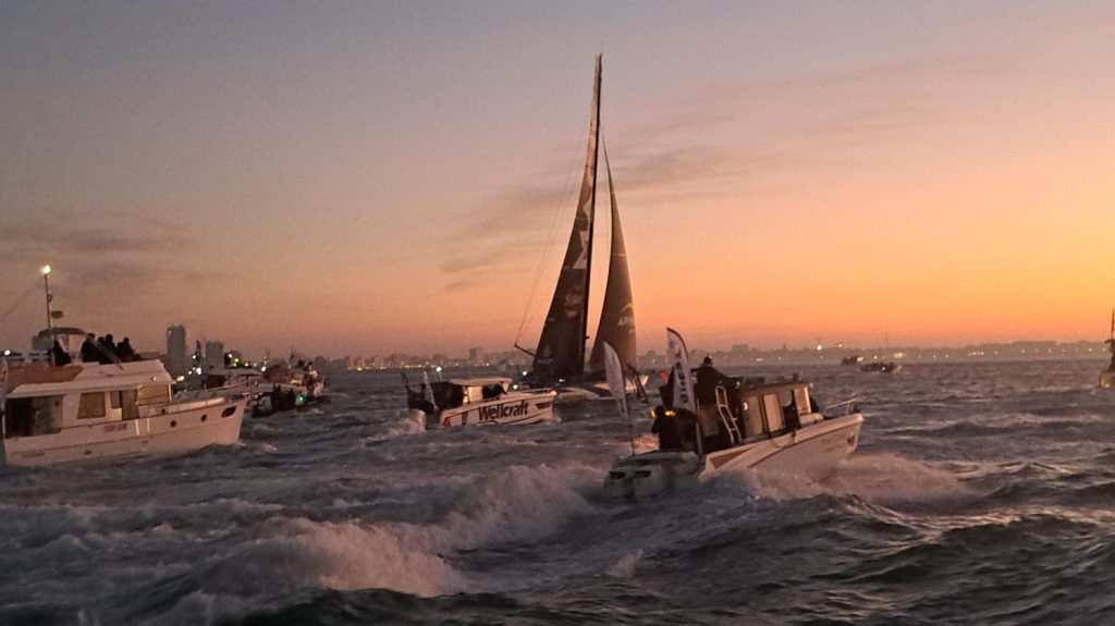 Couvrir le Vendée Globe : Catherine Pottier aime ressentir l'émotion du retour à terre des marins, après leur tour du monde en solitaire
Emmanuelle Daviet interroge Catherine Pottier, qui couvre chaque édition du Vendée Globe dont les premières arrivées ont eu lieu cette semaine : Charlie Dalin, Yoann Richomme et Sébastien Simon.