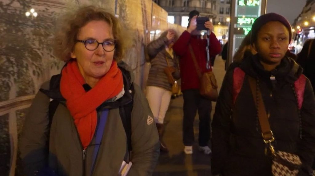 Paris : une sage-femme au secours des mères et des enfants à la rue
Dans la capitale, Véronique Boulinguez vient en aide aux femmes enceintes et aux enfants à la rue. Grâce à son réseau, elle parvient parfois à leur trouver des places en hébergements d’urgence.