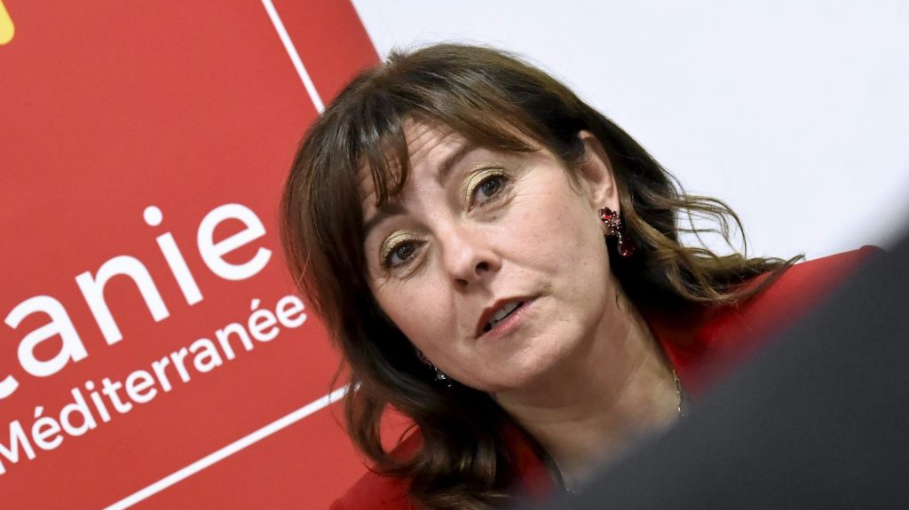 Budget 2025 : Carole Delga boycotte le déplacement de la ministre de la Transition écologique pour protester contre la suppression du versement mobilité en région
La présidente socialiste de la région Occitanie dénonce une injustice et un "recul majeur pour l'avenir des mobilités décarbonées" après avoir appris "du ministre de l'Économie, Éric Lombard, que l'engagement de la mise en place d'un versement mobilité pour les Régions était remis en cause".
