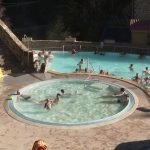 Pyrénées-Orientales : les bains de Saint-Thomas, une source de chaleur au coeur de l’hiver
Avec son eau à 37°C, les bains de Saint-Thomas attirent chaque années près de 100 000 visiteurs. Certains leurs prêtent des vertus médicinales.