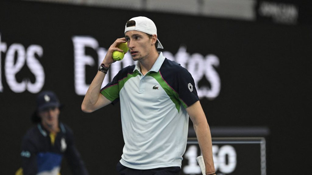 Open d'Australie : que manque-t-il à Ugo Humbert, éliminé en 8es, pour franchir ce plafond de verre en Grand Chelem ?
Le Tricolore n'a rien pu faire dimanche (6-1, 2-6, 6-3, 6-3), à Melbourne, face à l'un des favoris au titre, le numéro 3 mondial Alexander Zverev.