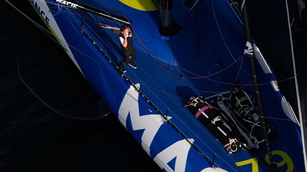 Vendée Globe : Charlie Dalin reprend les rênes de la course... Suivez la position des skippeurs en direct
En tête depuis lundi soir, le skippeur Macif, compte 35 milles d'avance sur son dauphin, mardi, à 15 heures.