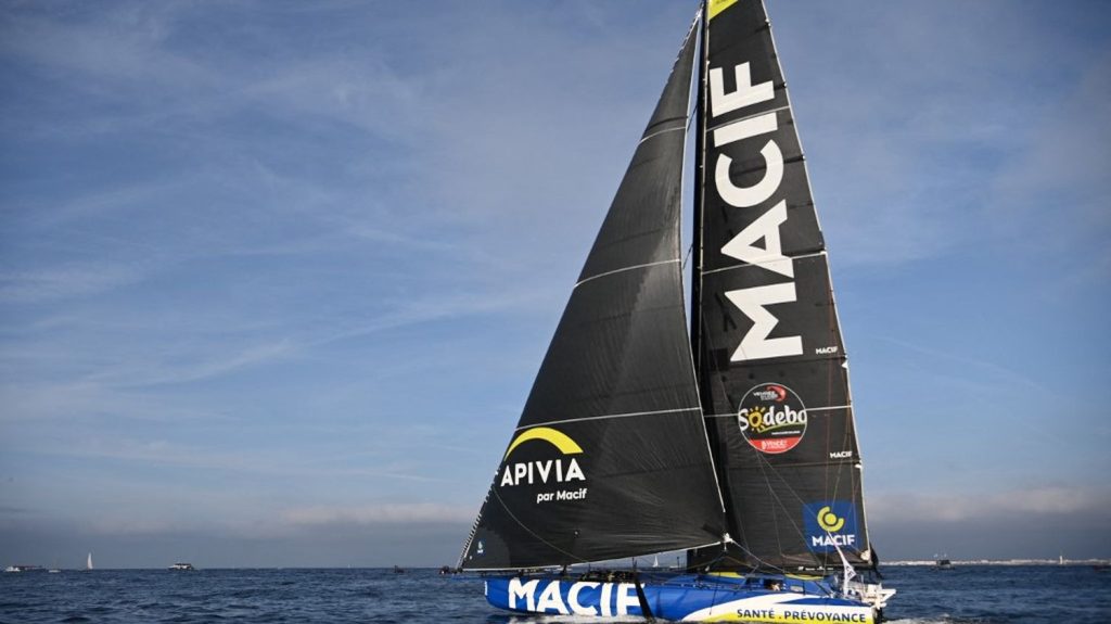 Vendée Globe : "Ce duel est loin d'être terminé", assure Charlie Dalin qui maintient son avance en tête devant Yoann Richomme
Le skipper de Macif Santé Prévoyance mène toujours la flotte du Vendée Globe en conservant un écart confortable avec son poursuivant, Yoann Richomme, qui persiste toutefois à réduire la distance qui le sépare du leader normand.