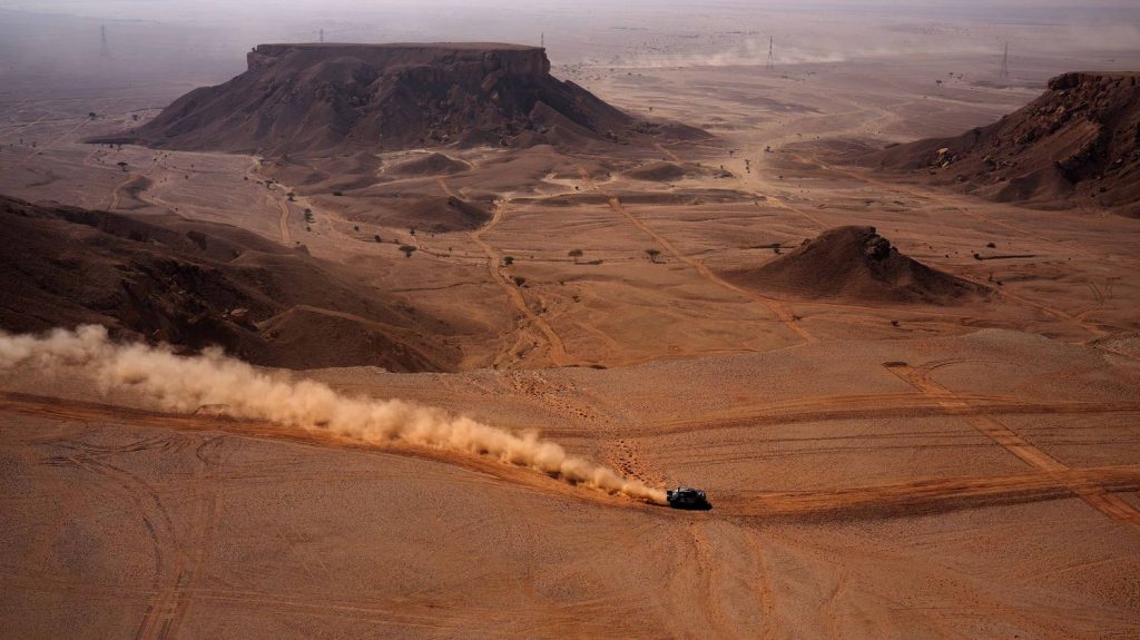 Dakar 2025 : Michael Docherty deuxième pilote de rallye 2 à s'imposer en moto, Nani Roma renoue avec la victoire en auto dans l'Empty Quarter
Dans l'un des plus grands déserts du monde, l'Espagnol, vainqueur du rallye en moto en 2004 et en auto en 2014, a remporté la 10e étape du Dakar, mercredi, mettant fin à une disette qui avait débuté en 2016.