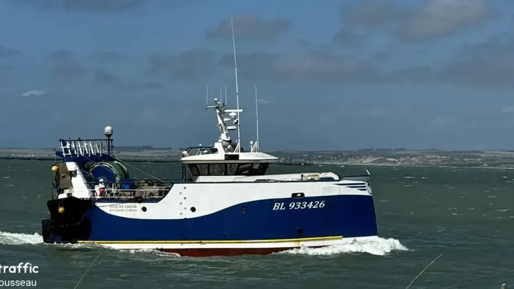 Manche : un bateau de pêche britannique traîne un chalutier français et rompt le câble le reliant à son filet, Xavier Bertrand demande l'ouverture d'une enquête
Le président (LR) du Conseil régional des Hauts-de-France Xavier Bertrand évoque un "incident d'une gravité exceptionnelle".