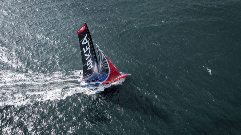 Vendée Globe : Yoann Richomme réduit son retard, les leaders toujours attendus aux Sables-d'Olonne mardi
Deuxième du Vendée Globe, le skippeur de Paprec-Arkéa a pris une trajectoire un peu plus à l'ouest que celle prise par Charlie Dalin.